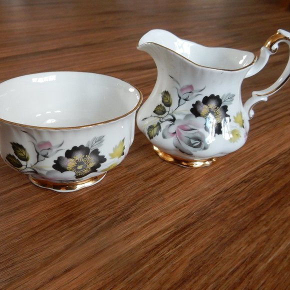 cream & sugar, bone china - Picture 2 of 4